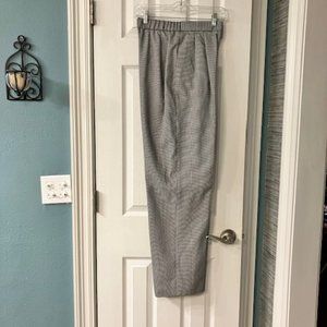 LIZ CLAIBORNE - Size 8 - Black & White Houndstooth Lined Suit Pants - EUC!